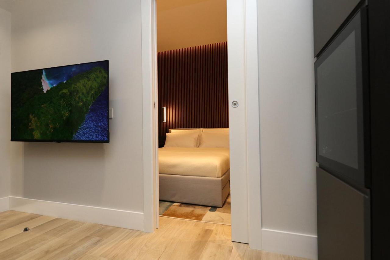 Renovated & Fully Equipped-luxurious-2room Fontana Suite, It Just Doesn't Get Any Better! *