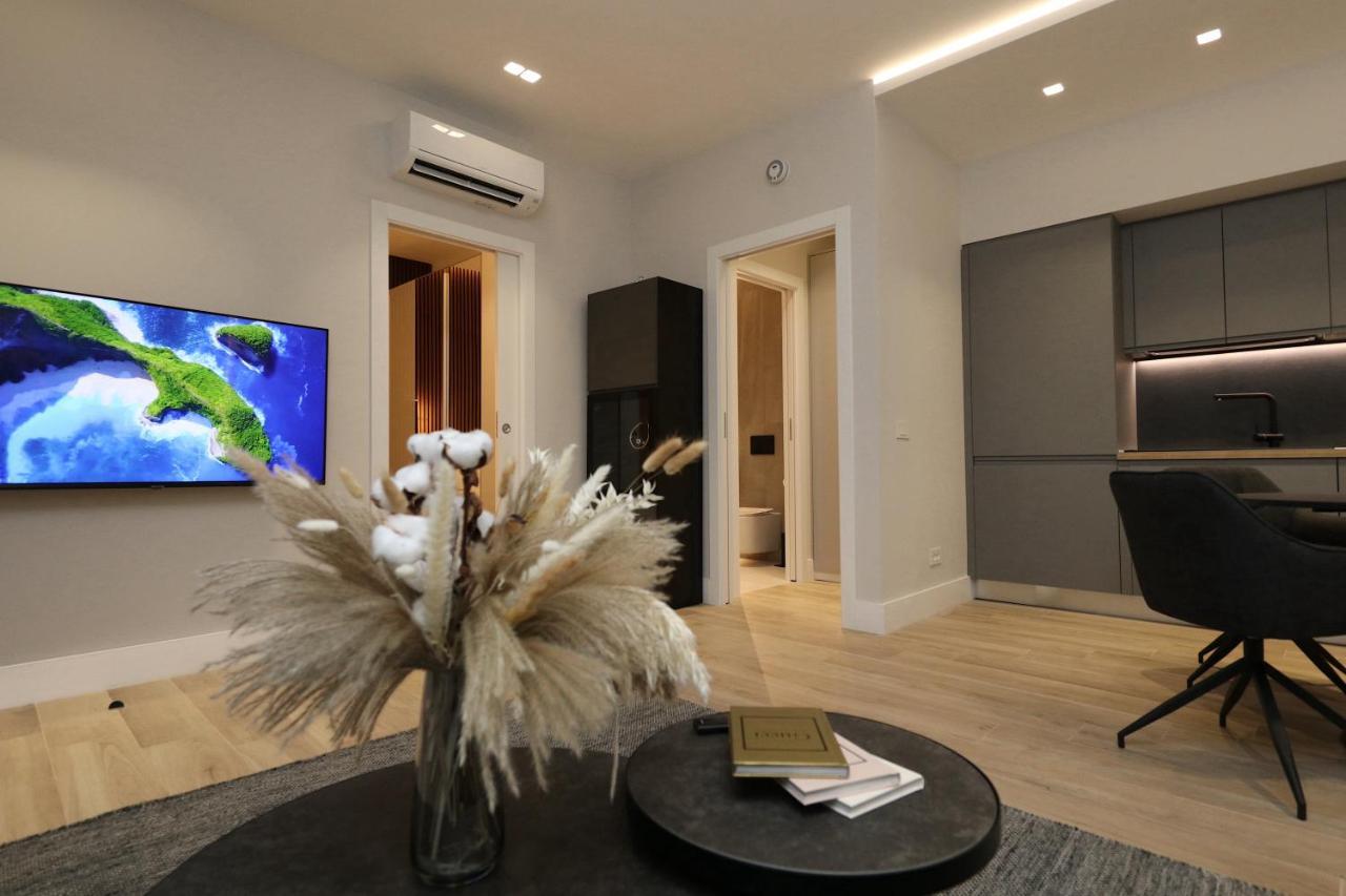 Renovated & Fully Equipped-luxurious-2room Fontana Suite, It Just Doesn't Get Any Better! Appartement