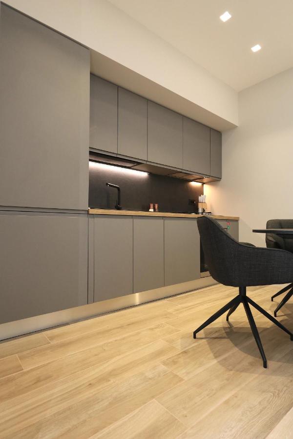 Renovated & Fully Equipped-luxurious-2room Fontana Suite, It Just Doesn't Get Any Better! Appartement