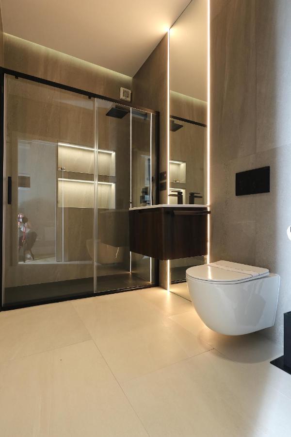 Renovated & Fully Equipped-luxurious-2room Fontana Suite, It Just Doesn't Get Any Better! Appartement *