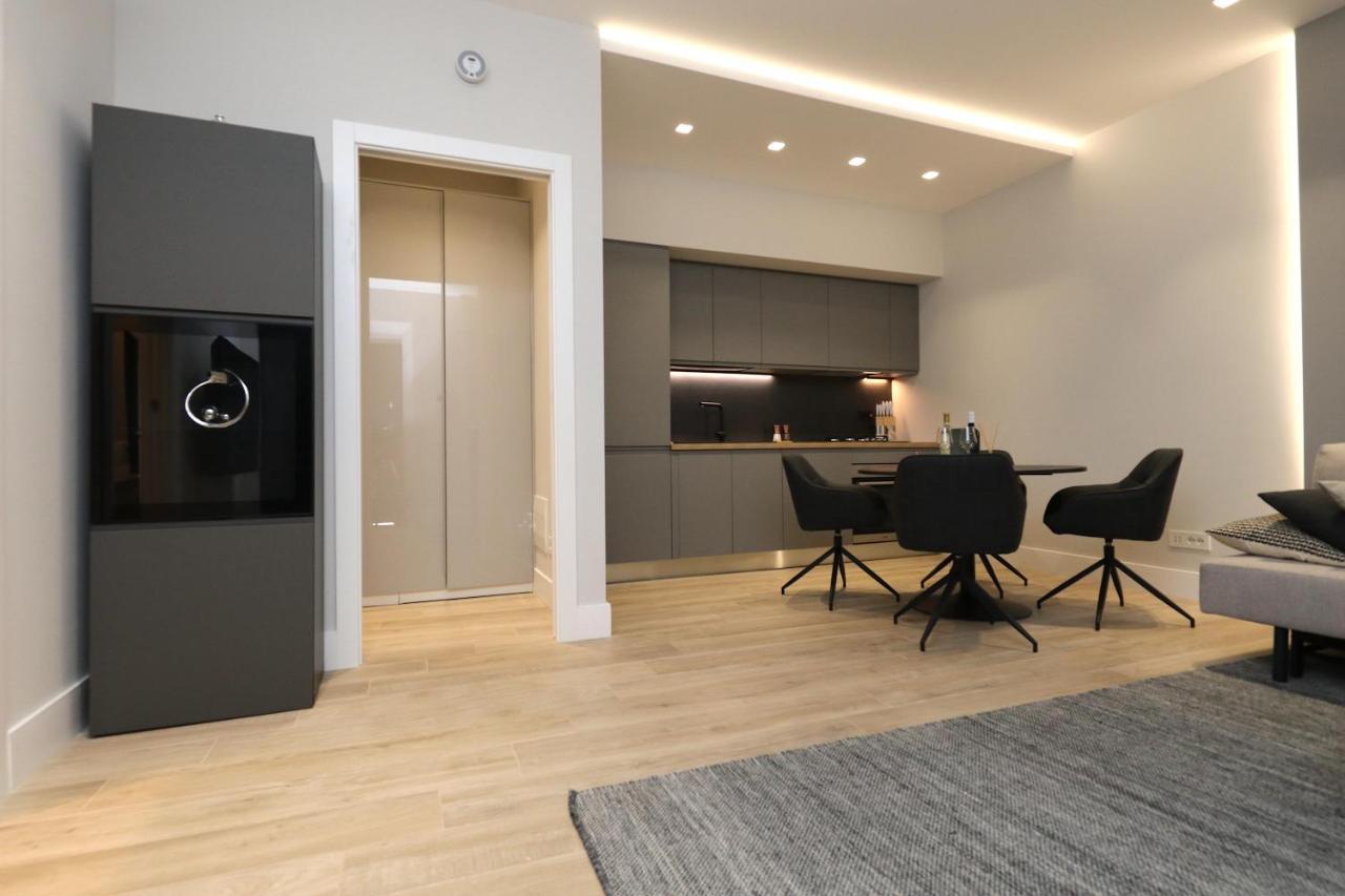 Appartement Renovated & Fully Equipped-luxurious-2room Fontana Suite, It Just Doesn't Get Any Better!