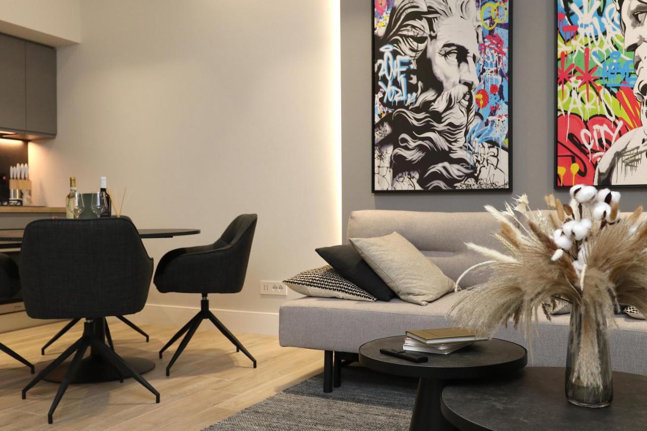 Renovated & Fully Equipped-luxurious-2room Fontana Suite, It Just Doesn't Get Any Better! Appartement
